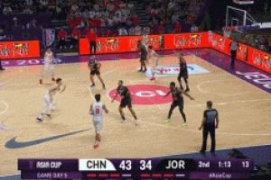 赵睿外线三分出手造成对手三分犯规 三罚全中