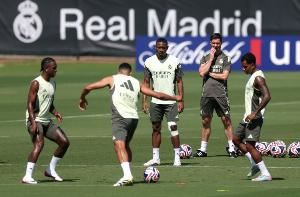 马卡：皇马中场缺兵少将 马斯坦托诺将在周四亮相伯纳乌