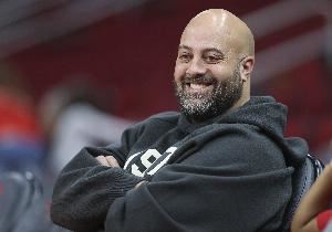 斯通：有关字母哥的对话从未有实质进展 雄鹿GM明确说不会交易