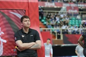 媒体人：广东拿下陈国豪进可攻退可守 现在就看朱总有没魄力了