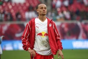 罗马诺：热刺正式和莱比锡就西蒙斯转会进行谈判，和蓝军展开竞争