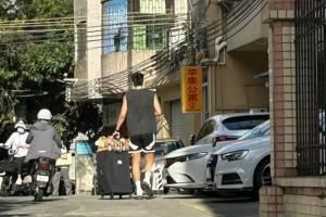 加盟广东！媒体人晒图：这一看就是焦泊乔 一个人提着行李就来了