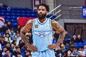 媒体人：此前效力于青岛男篮的外援鲍威尔将加盟山东