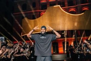 詹姆斯晒照回顾中国行上海站：揭幕詹23感觉太棒了 感谢每一个人