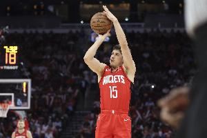 阿里纳斯：火箭选谢泼德的操作太糟了 你已有一个上不了场的白魔