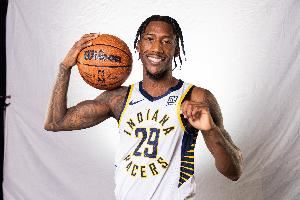 西卡：昆顿-杰克逊毫无畏惧为球队注入了能量 喜欢他的打球方式