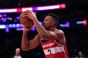 迅速调整!麦科勒姆第三节6中5独得14分 上半场仅6中1